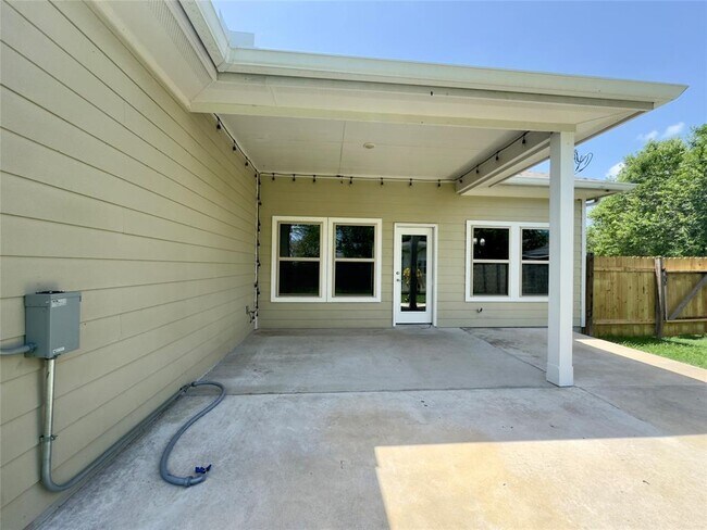 Building Photo - 1520 Hunter's Rd