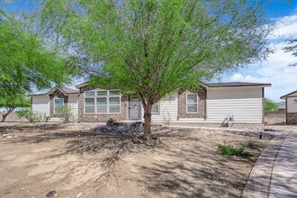 Building Photo - Single-Level Living with Giant Garage & Ba...
