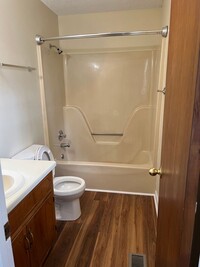 Building Photo - Great 3 Bedroom 2 Bath