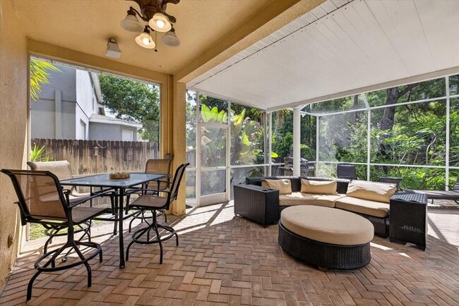 Building Photo - 11115 Avery Oaks Dr