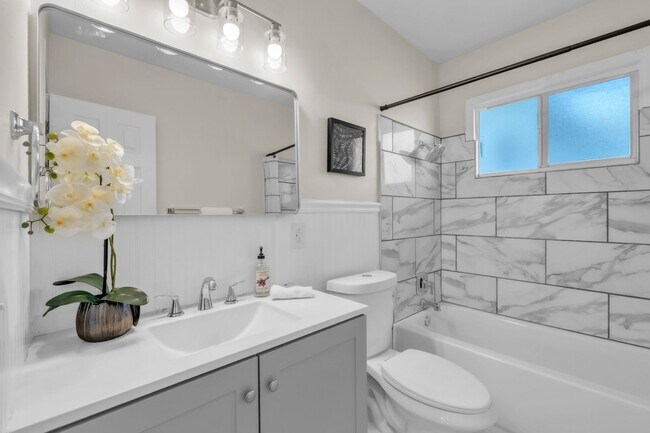 Building Photo - Available NOW