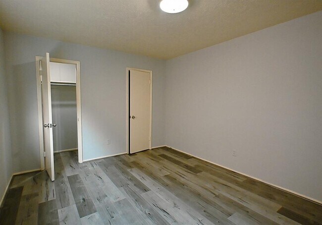 Building Photo - 10622 Hillcroft St