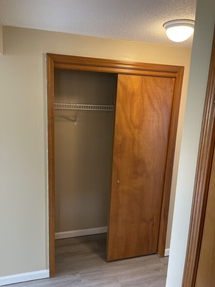 Building Photo - 2716 Alder Creek Dr S