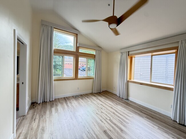 Building Photo - 7439 Brook Hollow Loop Rd