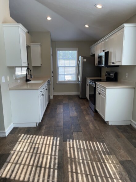 Building Photo - 8392 Ivy Brook Ln