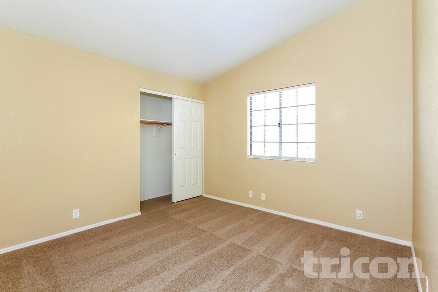 Building Photo - 1464 E Rosemonte Dr