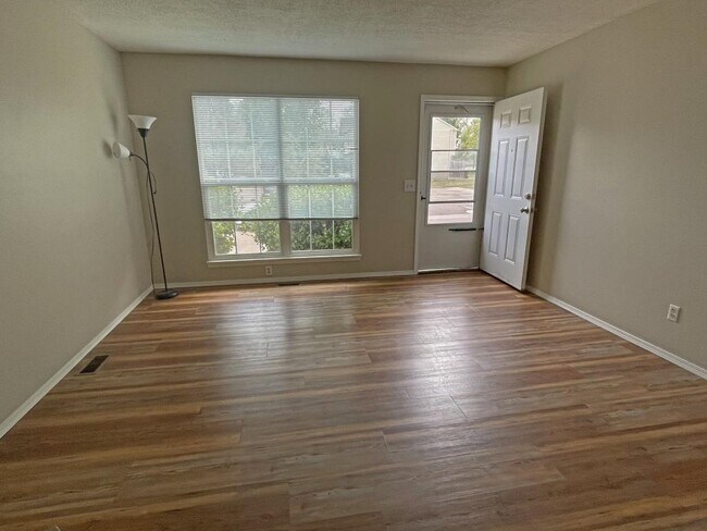 Building Photo - 3426 Queen Anne Way
