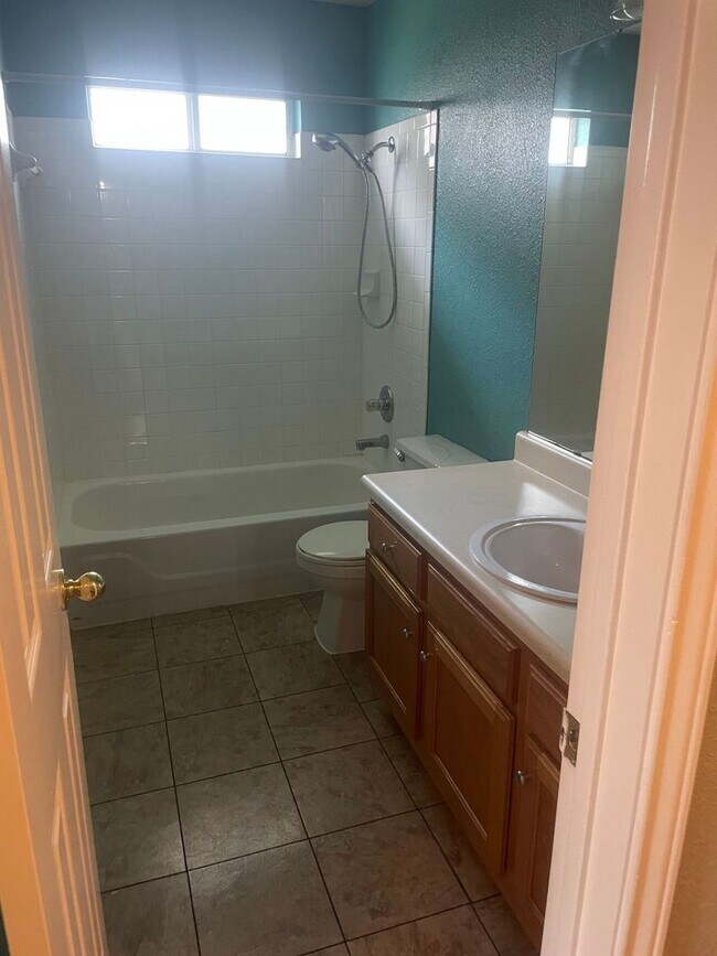 Building Photo - 4 bedroom 2 bathroom house! HOUSING ACCEPTED!