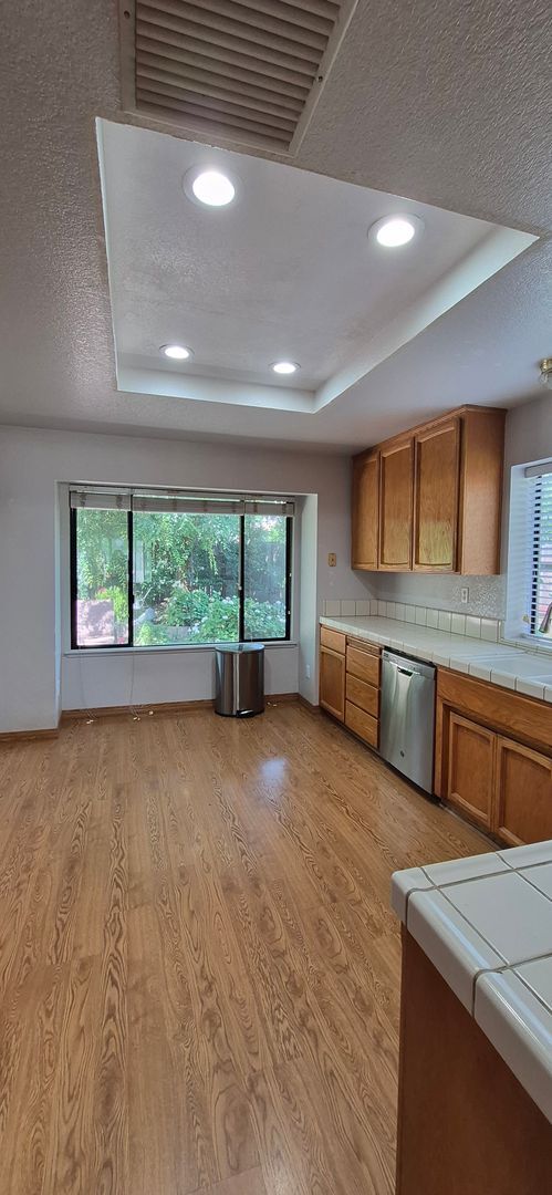 Building Photo - 642 Silvertop Way