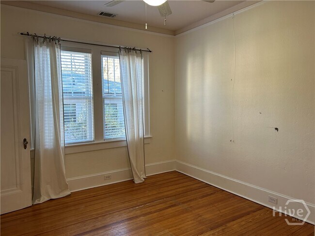 Building Photo - 1106 E 51st St