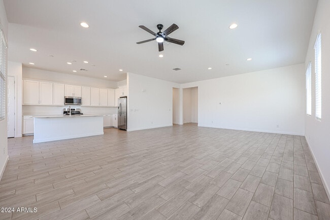 Building Photo - 7702 W Jackrabbit Ln