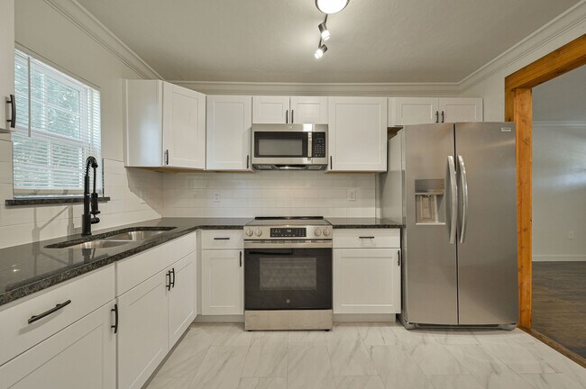 Building Photo - 1125 SW 47th St