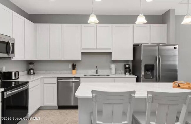 Building Photo - 168 Mediterranean Way