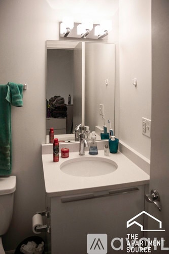 Building Photo - 2700 W North Ave