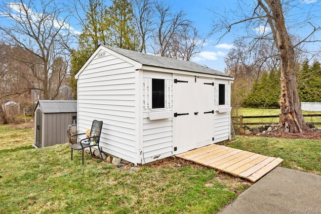 Building Photo - 2881 Meadowcrest Dr