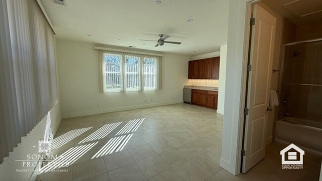 Building Photo - Charming 1-Bedroom Over-Garage Apartment in Kenwood