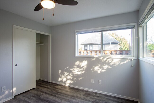 Building Photo - 1026 SE 29th Ave