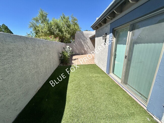 Building Photo - 3456 N Richland Dr