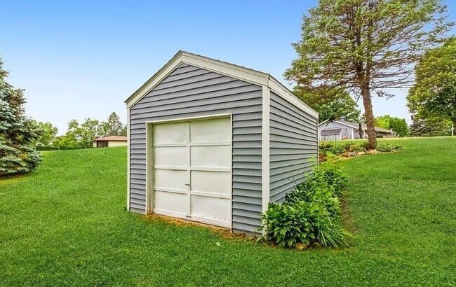 Building Photo - 8690 Olson Rd