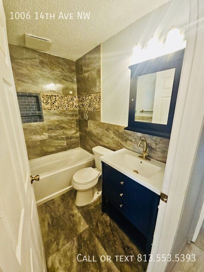 Building Photo - 1006 14th Ave NW