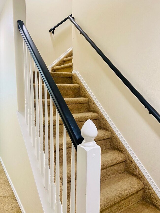 Building Photo - Rental