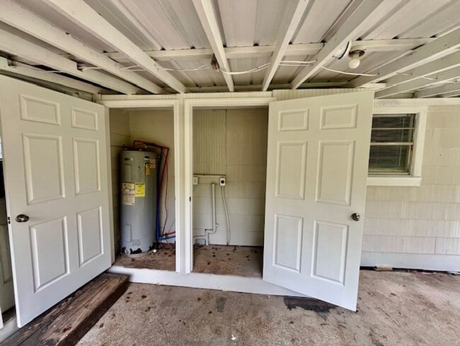 Building Photo - Moss Point 3 Bedroom