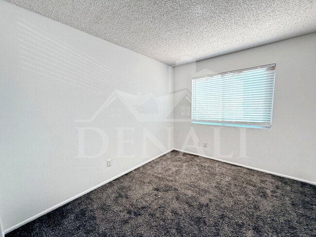 Building Photo - 4006 S 44th St