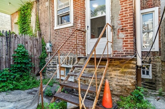 Building Photo - 4808 N Franklin St