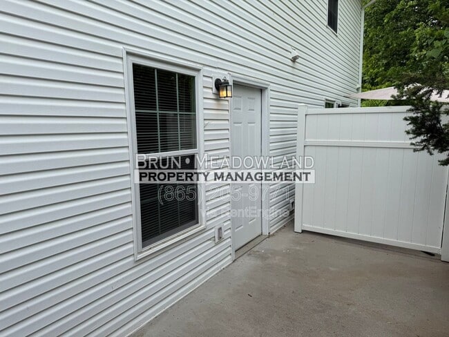 Building Photo - 5622 Boxwood Garden Way