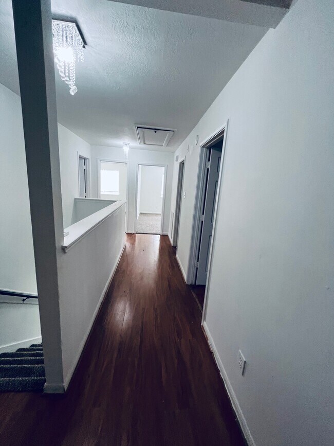 Building Photo - 2206 Laurel Oak Dr