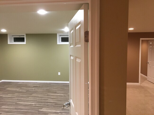 Building Photo - 42234 Oasis Ct