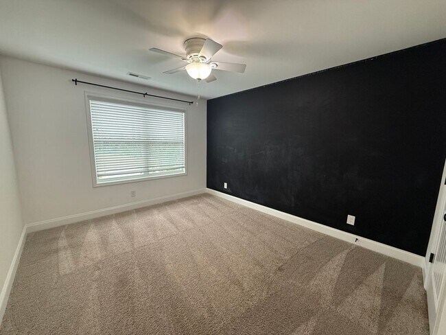 Building Photo - 4 Bedroom Home on a Cul-de-Sac with Lawn Care Included!