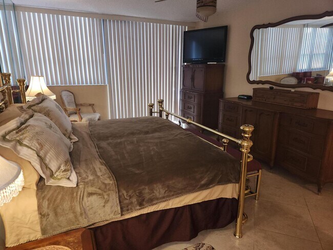 Building Photo - 899 Jeffery St