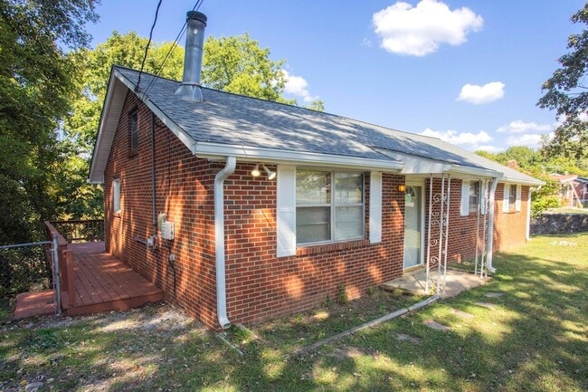 Building Photo - 304 Sunset Trail