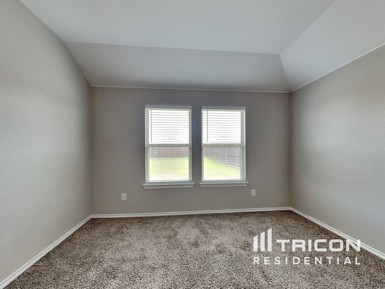 Building Photo - 821 Alton Dr