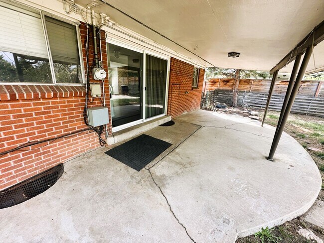 Building Photo - Spacious RANCH Home Available Now! Finishe...