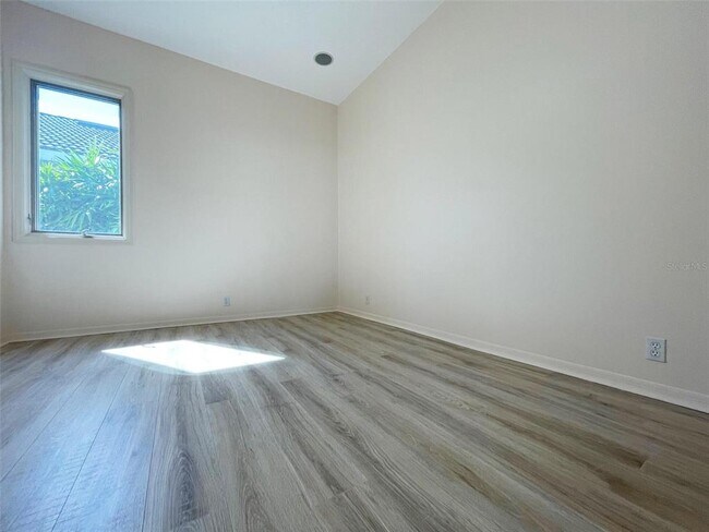 Building Photo - 8515 53rd Pl E