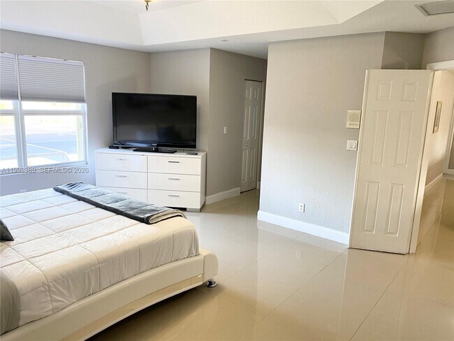 Building Photo - 4451 Seneca Ave