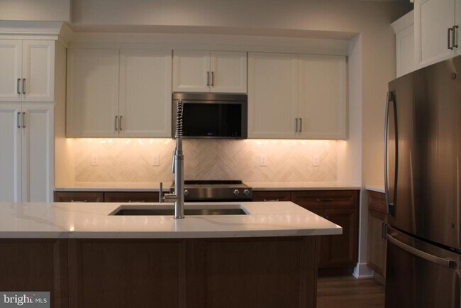 Building Photo - 205 Manion Aly