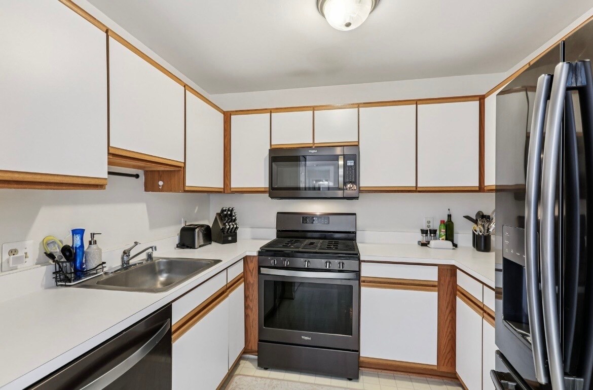 Building Photo - 1310 Sheridan Pl