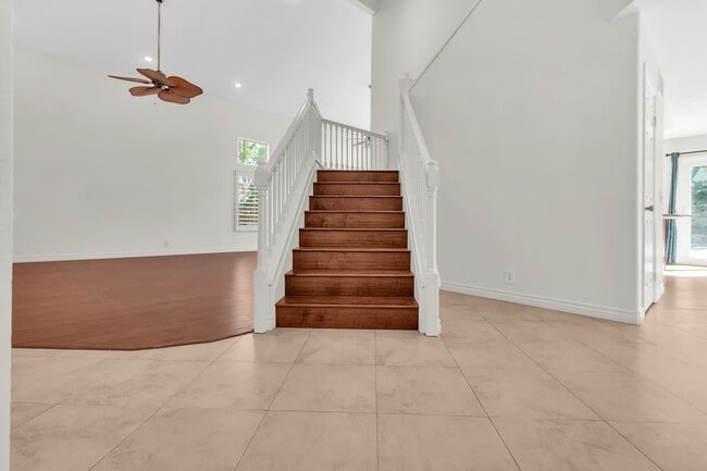 Building Photo - 2101 Vallejo Dr