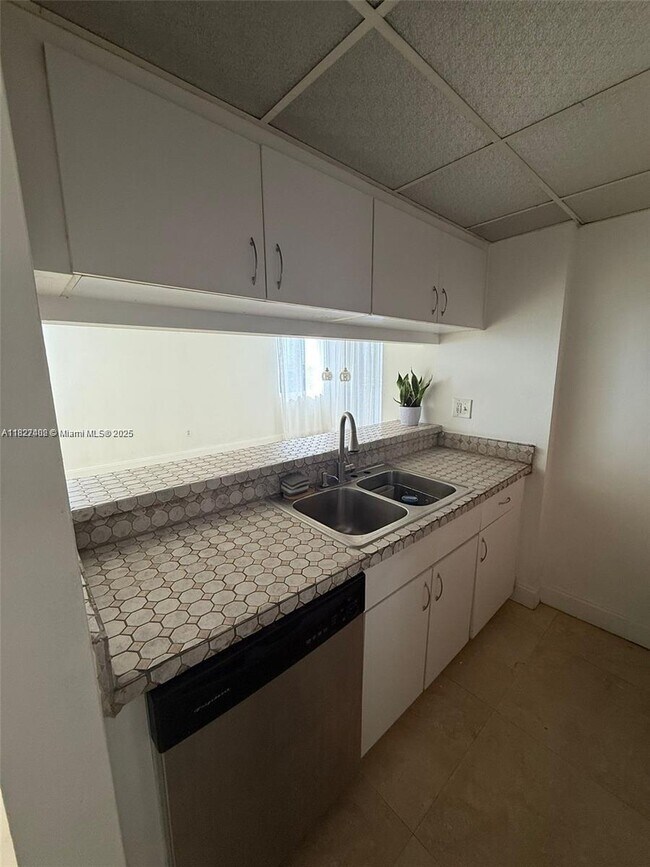 Building Photo - 850 N Miami Ave