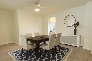 Building Photo - 128 Gay St