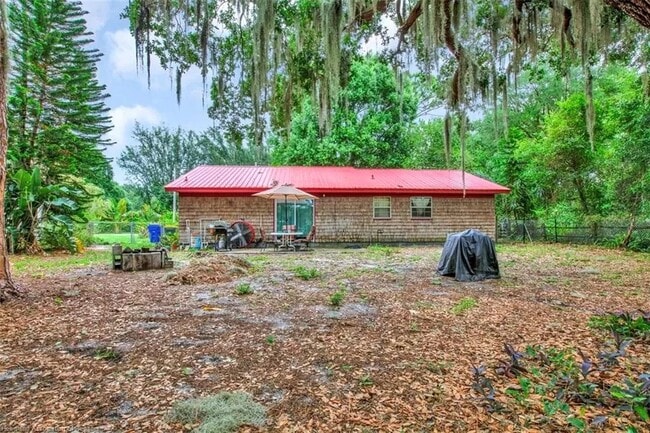 Back yard - 1606 Churchill St