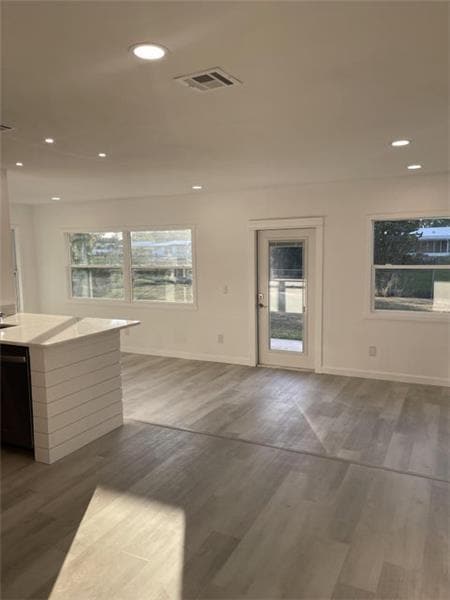 Building Photo - 808 SE Degan Dr
