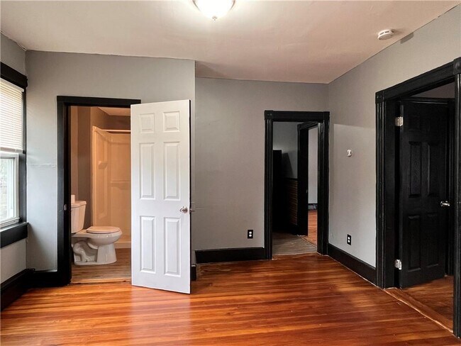 Building Photo - 28 Roger Williams Ave