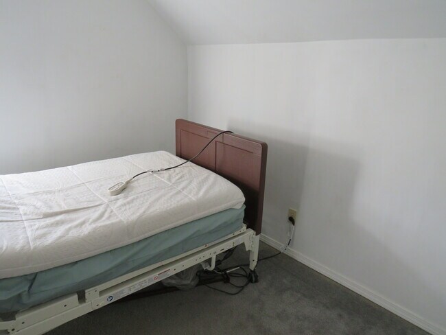 Building Photo - 2002 Cottage Ave