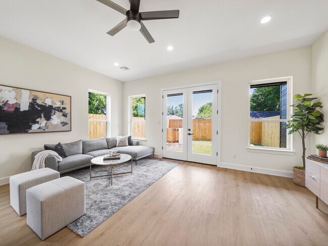 Building Photo - 3548 Seabrook St