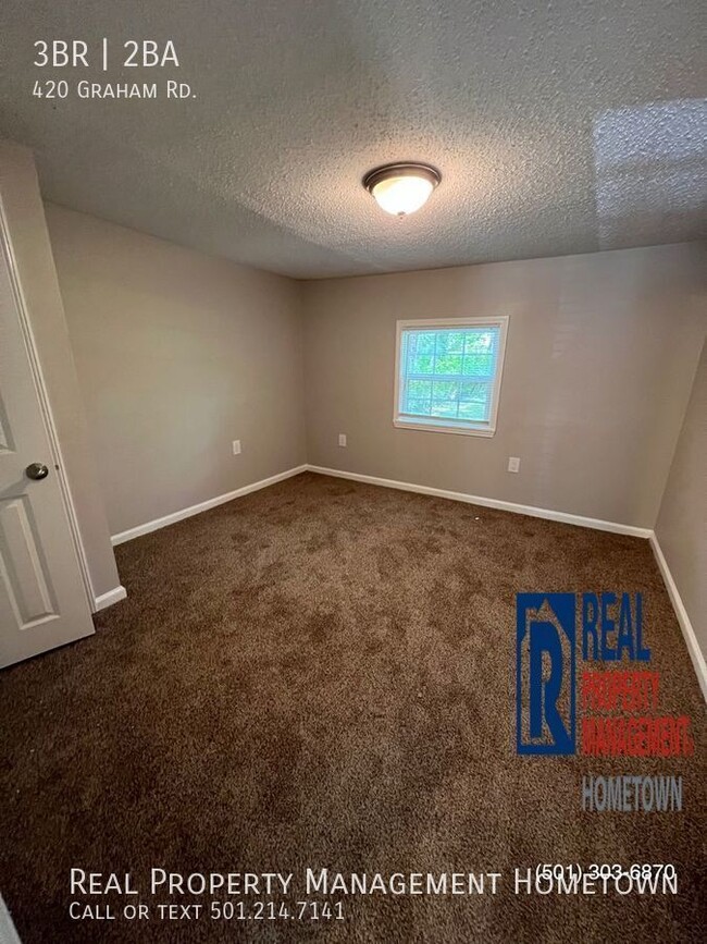 Building Photo - Newly Renovated 3-Bed, 2 Bath!