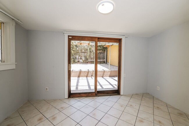 Building Photo - Beautiful 1918 Oakland Home!!